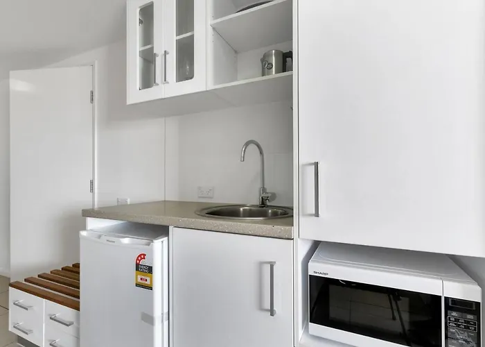 Coastal Chic In Heart Of Cairns With Rooftop Pool