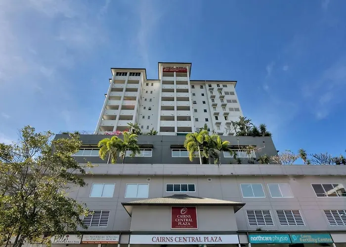 Coastal Chic In Heart Of Cairns With Rooftop Pool